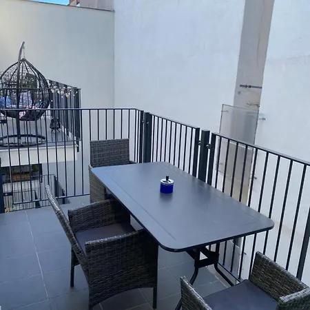 R77 Apartment Downtown - Penthouse Budapest Exterior photo