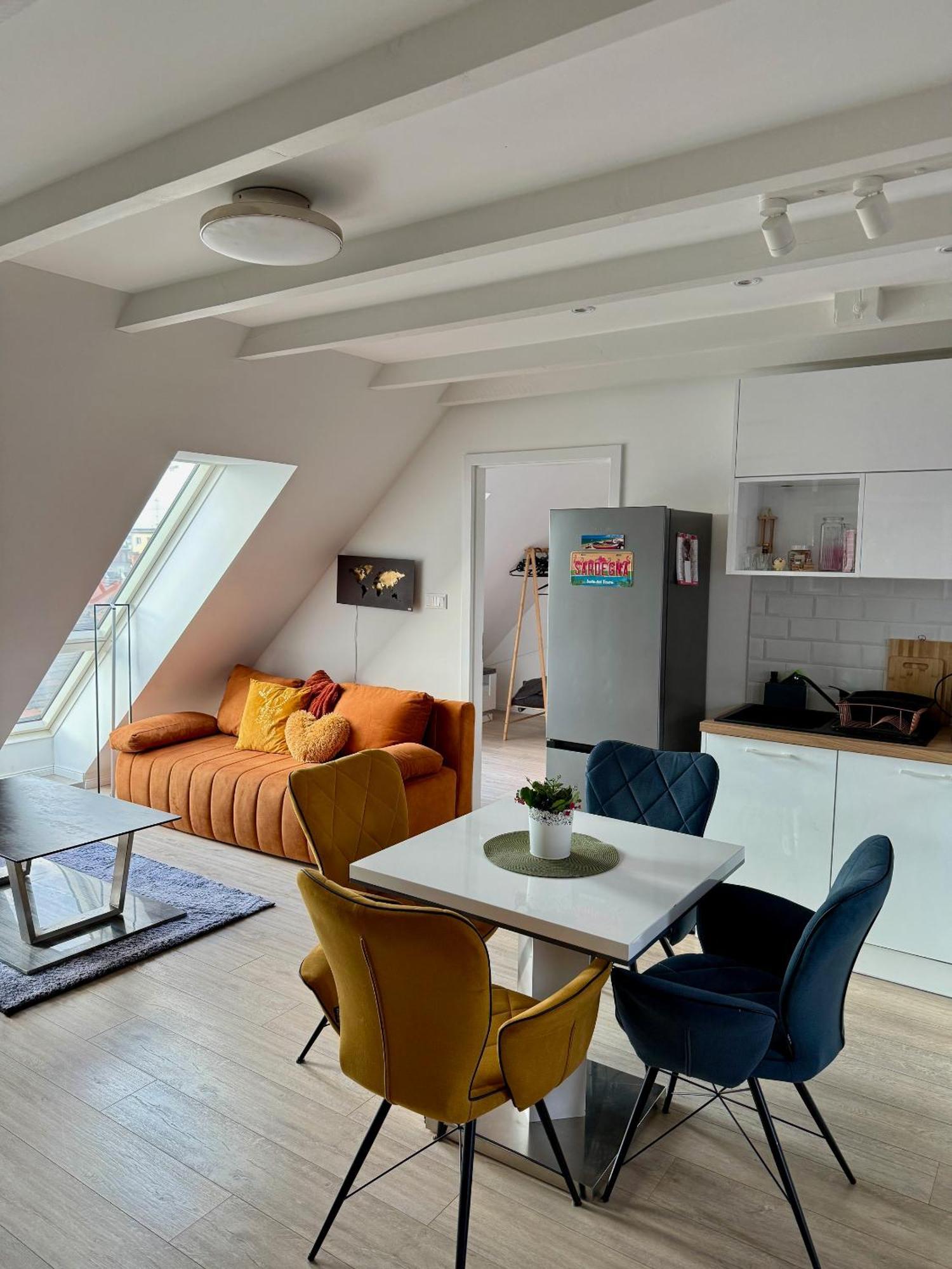 R77 Downtown - Penthouse Apartament *